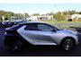 Toyota C-HR / C-HR+ HYBRID 200 GR-SPORT PREMIERE EDITION PANODAK JBL 360° CAMERA EL-ACHTERKLEP PARK-SENSOREN EL-STOEL+MEMORY APPLE/ANDROID NL-AUTO