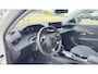 Peugeot 208 Hybrid 100 e-DCS6 Allure | NL auto | Parkeer sensoren voor & achter | Apple Carplay / Android Auto | 16" LMV | Climate Control |