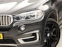 BMW X5 xDrive40e iPerformance High Executive 313Pk Automaat (GROOT NAVI, HEAD-UP DISPLAY, COMFORTSTOELEN MET GEHEUGEN, SFEERVERLICHTING, CAMERA, STOELVERWARMING, GETINT GLAS, NIEUWSTAAT)
