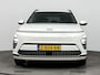 Hyundai Kona Electric Comfort Smart 65.4 kWh | Unieke km-stand! | SoH 98,8% | WLTP 514km | Dodehoek | Stoel + stuurverwarming | El. bed. achterklep |