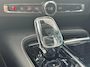 Volvo V90 2.0 T8 Plug-in hybrid AWD Ultimate Dark Volvo V90 2.0 T8 Recharge AWD Ultimate Dark / Pano. dak / Trekhaak / Harman kardon / Elek. verstelbare stoelen / Voor+achter+stuur verwarmd / Leder / Head-up display /
