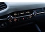 Mazda 3 2.0 e-SkyActiv-X M Hybrid 180 Luxury | Wit Lederen Bekleding | Head-up Display | 360 Graden Camera | Parkeersensoren | Lichtmetalen Velgen 18 inch | Keyless Entry | Stoelverwarming | LED Koplampen | Cruise Control Adaptief | Dodehoekdetectie | Navigatie | Apple Carplay | Android Auto