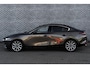 Mazda 3 2.0 e-SkyActiv-X M Hybrid 180 Luxury | Wit Lederen Bekleding | Head-up Display | 360 Graden Camera | Parkeersensoren | Lichtmetalen Velgen 18 inch | Keyless Entry | Stoelverwarming | LED Koplampen | Cruise Control Adaptief | Dodehoekdetectie | Navigatie | Apple Carplay | Android Auto