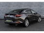 Mazda 3 2.0 e-SkyActiv-X M Hybrid 180 Luxury | Wit Lederen Bekleding | Head-up Display | 360 Graden Camera | Parkeersensoren | Lichtmetalen Velgen 18 inch | Keyless Entry | Stoelverwarming | LED Koplampen | Cruise Control Adaptief | Dodehoekdetectie | Navigatie | Apple Carplay | Android Auto