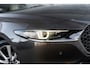 Mazda 3 2.0 e-SkyActiv-X M Hybrid 180 Luxury | Wit Lederen Bekleding | Head-up Display | 360 Graden Camera | Parkeersensoren | Lichtmetalen Velgen 18 inch | Keyless Entry | Stoelverwarming | LED Koplampen | Cruise Control Adaptief | Dodehoekdetectie | Navigatie | Apple Carplay | Android Auto