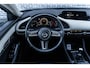 Mazda 3 2.0 e-SkyActiv-X M Hybrid 180 Luxury | Wit Lederen Bekleding | Head-up Display | 360 Graden Camera | Parkeersensoren | Lichtmetalen Velgen 18 inch | Keyless Entry | Stoelverwarming | LED Koplampen | Cruise Control Adaptief | Dodehoekdetectie | Navigatie | Apple Carplay | Android Auto