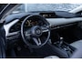 Mazda 3 2.0 e-SkyActiv-X M Hybrid 180 Luxury | Wit Lederen Bekleding | Head-up Display | 360 Graden Camera | Parkeersensoren | Lichtmetalen Velgen 18 inch | Keyless Entry | Stoelverwarming | LED Koplampen | Cruise Control Adaptief | Dodehoekdetectie | Navigatie | Apple Carplay | Android Auto