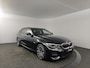 BMW 3-Serie Touring 330e Business Edition Plus | ZWARTE HEMEL | WEGKLAPBARE TREKHAAK | NAVI PROF | SPORTSEATS
