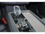 Volvo XC90 T8 Recharge AWD Ultra Dark - Luchtvering - Panorama/schuifdak - IntelliSafe Assist & Surround - 360º Camera - Bowers & Wilkins audio - Adaptieve LED koplampen - Verwarmde voorstoelen, stuur & achterbank - Parkeersensoren voor & achter - Elektr. bedienb. voorstoelen met geheugen - Geventileerde voorstoelen - Head up display - Draadloze tel. lader - Extra getint glas - Inklapbare trekhaak - 21' LMV