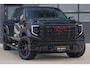 GMC Sierra BLACK OPS | DENALI 6.2 V8 426PK Full Option | €84950,- excl | De Meest Luxe Pick-Up in zijn Klasse | Comfortabele Dubbele Cabine met Royale 5 Zitplaatsen | BPM vrij | Nu Leverbaar uit Voorraad | Voorraad Nr 1924 | De specialist in Amerikaanse pick‑ups in Nederland en Europa.