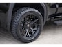 GMC Sierra BLACK OPS | DENALI 6.2 V8 426PK Full Option | €84950,- excl | De Meest Luxe Pick-Up in zijn Klasse | Comfortabele Dubbele Cabine met Royale 5 Zitplaatsen | BPM vrij | Nu Leverbaar uit Voorraad | Voorraad Nr 1924 | De specialist in Amerikaanse pick‑ups in Nederland en Europa.