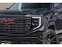 GMC Sierra BLACK OPS | DENALI 6.2 V8 426PK Full Option | €84950,- excl | De Meest Luxe Pick-Up in zijn Klasse | Comfortabele Dubbele Cabine met Royale 5 Zitplaatsen | BPM vrij | Nu Leverbaar uit Voorraad | Voorraad Nr 1924 | De specialist in Amerikaanse pick‑ups in Nederland en Europa.