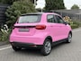 Leapmotor T03 Design 37.3 kWh 95PK Automaat Roze Wrap, Navigatie, Camera achter, Parkeerhulp achter, Audio, Keyless Start, Lichtmetalen velgen