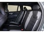 Volvo V60 T8 Recharge AWD Plus Dark - Panorama/schuifdak - IntelliSafe Assist & Surround - 360º Camera - Harman/Kardon audio - Verwarmde voorstoelen, stuur & achterbank - Parkeersensoren voor & achter - Elektr. bedienb. voorstoelen met geheugen - Head up display - Extra getint glas - Inklapbare trekhaak - 18' LMV