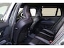 Volvo V60 T8 Recharge AWD Plus Dark - Panorama/schuifdak - IntelliSafe Assist & Surround - 360º Camera - Harman/Kardon audio - Verwarmde voorstoelen, stuur & achterbank - Parkeersensoren voor & achter - Elektr. bedienb. voorstoelen met geheugen - Head up display - Extra getint glas - Inklapbare trekhaak - 18' LMV