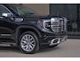 GMC Sierra DENALI 6.2 V8 426PK €79950,- excl | Full Option | De Meest Luxe Pick-Up in zijn Klasse | Comfortabele Dubbele Cabine met Royale 5 Zitplaatsen | BPM vrij | Nu Leverbaar uit Voorraad | Voorraad Nr 2252 | De specialist in Amerikaanse pick‑ups in Nederland en Europa.