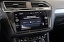 Volkswagen Tiguan 1.5 TSI ACT R-Line - Schuif/Kanteldak - Trekhaak - Stoelverwarming