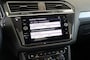 Volkswagen Tiguan 1.5 TSI ACT R-Line - Schuif/Kanteldak - Trekhaak - Stoelverwarming