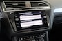 Volkswagen Tiguan 1.5 TSI ACT R-Line - Schuif/Kanteldak - Trekhaak - Stoelverwarming