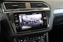 Volkswagen Tiguan 1.5 TSI ACT R-Line - Schuif/Kanteldak - Trekhaak - Stoelverwarming