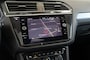 Volkswagen Tiguan 1.5 TSI ACT R-Line - Schuif/Kanteldak - Trekhaak - Stoelverwarming