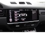 Porsche Cayenne Coupé 3.0 E-Hybrid / Trekhaak / Panoramadak / 360Camera / Keyless / 21'' / Softclose / Luchtvering / Bose / Sportdesign+Chrono / Stoel+Stuurverwarming / Dodehoek / DAB / ACC