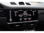 Porsche Cayenne Coupé 3.0 E-Hybrid / Trekhaak / Panoramadak / 360Camera / Keyless / 21'' / Softclose / Luchtvering / Bose / Sportdesign+Chrono / Stoel+Stuurverwarming / Dodehoek / DAB / ACC