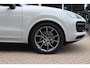 Porsche Cayenne Coupé 3.0 E-Hybrid / Trekhaak / Panoramadak / 360Camera / Keyless / 21'' / Softclose / Luchtvering / Bose / Sportdesign+Chrono / Stoel+Stuurverwarming / Dodehoek / DAB / ACC