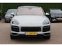 Porsche Cayenne Coupé 3.0 E-Hybrid / Trekhaak / Panoramadak / 360Camera / Keyless / 21'' / Softclose / Luchtvering / Bose / Sportdesign+Chrono / Stoel+Stuurverwarming / Dodehoek / DAB / ACC
