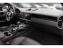 Porsche Cayenne Coupé 3.0 E-Hybrid / Trekhaak / Panoramadak / 360Camera / Keyless / 21'' / Softclose / Luchtvering / Bose / Sportdesign+Chrono / Stoel+Stuurverwarming / Dodehoek / DAB / ACC