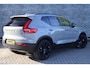 Volvo XC40 2.0 B4 Plus Black Edition | Trekhaak | Lichtmetalen Velgen 20 inch | Harman Kardon Audio | Panoramadak | 360 Graden Camera | Parkeersensoren | Keyless Entry | Elektrische Achterklep | Elektrisch Verstelbare Voorstoelen | Stoelverwarming | Google Navigatie | Apple Carplay | Android Auto