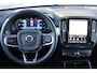 Volvo XC40 2.0 B4 Plus Black Edition | Trekhaak | Lichtmetalen Velgen 20 inch | Harman Kardon Audio | Panoramadak | 360 Graden Camera | Parkeersensoren | Keyless Entry | Elektrische Achterklep | Elektrisch Verstelbare Voorstoelen | Stoelverwarming | Google Navigatie | Apple Carplay | Android Auto