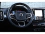 Volvo XC40 2.0 B4 Plus Black Edition | Trekhaak | Lichtmetalen Velgen 20 inch | Harman Kardon Audio | Panoramadak | 360 Graden Camera | Parkeersensoren | Keyless Entry | Elektrische Achterklep | Elektrisch Verstelbare Voorstoelen | Stoelverwarming | Google Navigatie | Apple Carplay | Android Auto