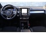 Volvo XC40 2.0 B4 Plus Black Edition | Trekhaak | Lichtmetalen Velgen 20 inch | Harman Kardon Audio | Panoramadak | 360 Graden Camera | Parkeersensoren | Keyless Entry | Elektrische Achterklep | Elektrisch Verstelbare Voorstoelen | Stoelverwarming | Google Navigatie | Apple Carplay | Android Auto