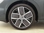 Volkswagen Golf 1.5 eHybrid Style Edition | Trekhaak | Panoramadak | Apple Carplay | Android Auto | Stoelverwarming | Dodehoeksensoren | 18" lichtmetalen velgen | Dodehoeksensoren | Elektrisch verstelbare stoelen | Stuurverwarming |