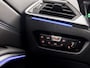 BMW 3-Serie 320i M Sport 184Pk Automaat (APPLE CARPLAY, M PAKKET, LEDER/ALCANTARA, STOELVERWARMING, SPORTSTOELEN, GETINT GLAS, SFEERVERLICHTING, FLIPPERS, NIEUWE APK, NIEUWSTAAT)