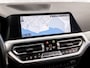 BMW 3-Serie 320i M Sport 184Pk Automaat (APPLE CARPLAY, M PAKKET, LEDER/ALCANTARA, STOELVERWARMING, SPORTSTOELEN, GETINT GLAS, SFEERVERLICHTING, FLIPPERS, NIEUWE APK, NIEUWSTAAT)