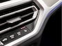 BMW 3-Serie 320i M Sport 184Pk Automaat (APPLE CARPLAY, M PAKKET, LEDER/ALCANTARA, STOELVERWARMING, SPORTSTOELEN, GETINT GLAS, SFEERVERLICHTING, FLIPPERS, NIEUWE APK, NIEUWSTAAT)