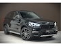 BMW X1 xDrive20i High Executive | Panoramadak | Head-Up Display | Stoelverwarming | HIFI | Camera | Leer | Trekhaak | Cruise Control | LED | Navigatie | NAP | Dealer Onderhouden | Automaat | Parkeersensoren | Climate Contro