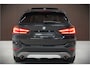 BMW X1 xDrive20i High Executive | Panoramadak | Head-Up Display | Stoelverwarming | HIFI | Camera | Leer | Trekhaak | Cruise Control | LED | Navigatie | NAP | Dealer Onderhouden | Automaat | Parkeersensoren | Climate Contro