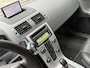 Volvo V50 2.4i Edition II / Automaat / NL-Auto / Dealer-Onderhouden / Vol-Leder / 2e-Eigenaar / Elektr.-Stoelen met Geheugen / Cruise-Control / Afneembare-Trekhaak / Climate-Control / Armsteun V+A / Radio / Navi / PDC-Achter / 17'' LMV / All-Season / ENZ.