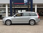 Volvo V50 2.4i Edition II / Automaat / NL-Auto / Dealer-Onderhouden / Vol-Leder / 2e-Eigenaar / Elektr.-Stoelen met Geheugen / Cruise-Control / Afneembare-Trekhaak / Climate-Control / Armsteun V+A / Radio / Navi / PDC-Achter / 17'' LMV / All-Season / ENZ.