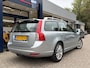 Volvo V50 2.4i Edition II / Automaat / NL-Auto / Dealer-Onderhouden / Vol-Leder / 2e-Eigenaar / Elektr.-Stoelen met Geheugen / Cruise-Control / Afneembare-Trekhaak / Climate-Control / Armsteun V+A / Radio / Navi / PDC-Achter / 17'' LMV / All-Season / ENZ.