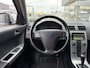 Volvo V50 2.4i Edition II / Automaat / NL-Auto / Dealer-Onderhouden / Vol-Leder / 2e-Eigenaar / Elektr.-Stoelen met Geheugen / Cruise-Control / Afneembare-Trekhaak / Climate-Control / Armsteun V+A / Radio / Navi / PDC-Achter / 17'' LMV / All-Season / ENZ.