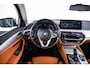 BMW 5-Serie Touring 530e High Executive Luxury Line - Panoramadak - Comforstoelen - Ambiance verlichting - Parking Assistant - BMW Live Cockpit Professional - Elektrisch verwarmde voorstoelen -