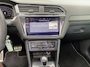 Volkswagen Tiguan 1.4 TSI eHybrid R-Line Business+ | 245Pk | Trekhaak | Pano Dak | HUD | Winter Pakket |