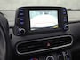 Hyundai Kona 1.0 T-GDI Sport (APPLE CARPLAY, STUUR/STOELVERWARMING, SPORTSTOELEN, CAMERA, LM VELGEN, CRUISE, NIEUWSTAAT)