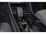Volvo XC40 B4 Plus Dark - IntelliSafe Assist & Surround - Harman/Kardon audio - Parkeercamera achter - Verwarmde voorstoelen & stuur - Parkeersensoren voor & achter - Elektr. bedienb. voorstoelen met geheugen links - Draadloze tel. lader - Inklapbare trekhaak - 19' LMV