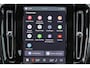 Volvo XC40 B4 Plus Dark - IntelliSafe Assist & Surround - Harman/Kardon audio - Parkeercamera achter - Verwarmde voorstoelen & stuur - Parkeersensoren voor & achter - Elektr. bedienb. voorstoelen met geheugen links - Draadloze tel. lader - Inklapbare trekhaak - 19' LMV