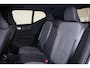 Volvo XC40 B4 Plus Dark - IntelliSafe Assist & Surround - Harman/Kardon audio - Parkeercamera achter - Verwarmde voorstoelen & stuur - Parkeersensoren voor & achter - Elektr. bedienb. voorstoelen met geheugen links - Draadloze tel. lader - Inklapbare trekhaak - 19' LMV
